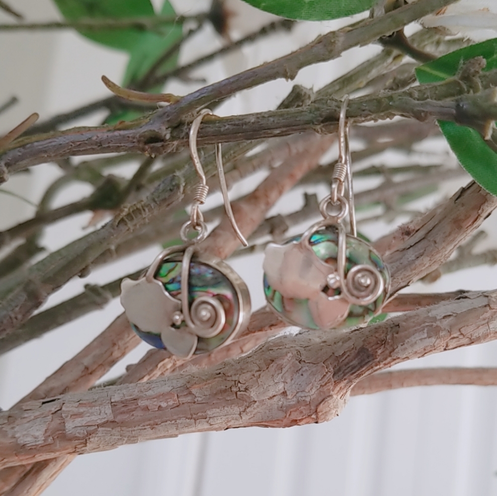 Shell Earrings. - Picture 3 of 4